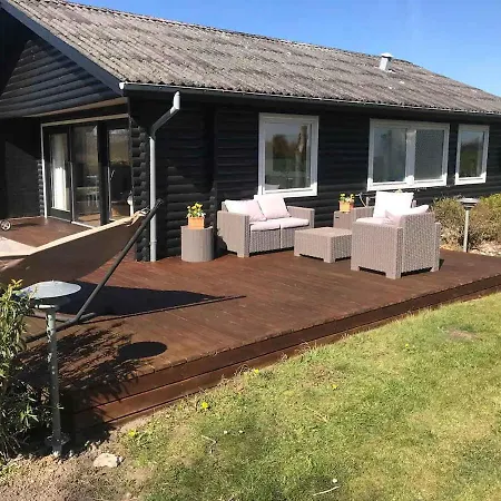 Quietly Located Close To The Sea Feriehus *